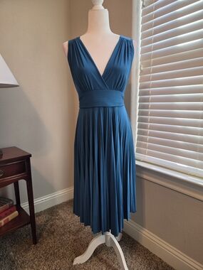 Sleeveless Deep Teal V-Neck Pleated Midi Dress